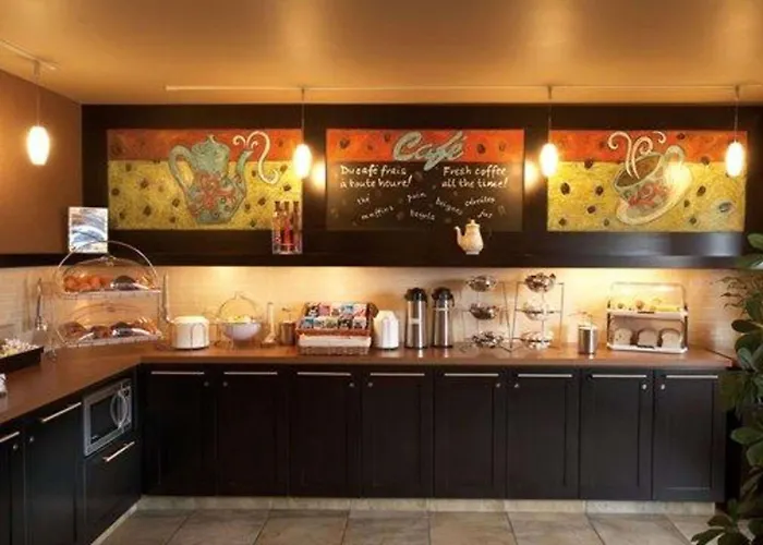 Quality Inn & Suites Pe Trudeau Airport