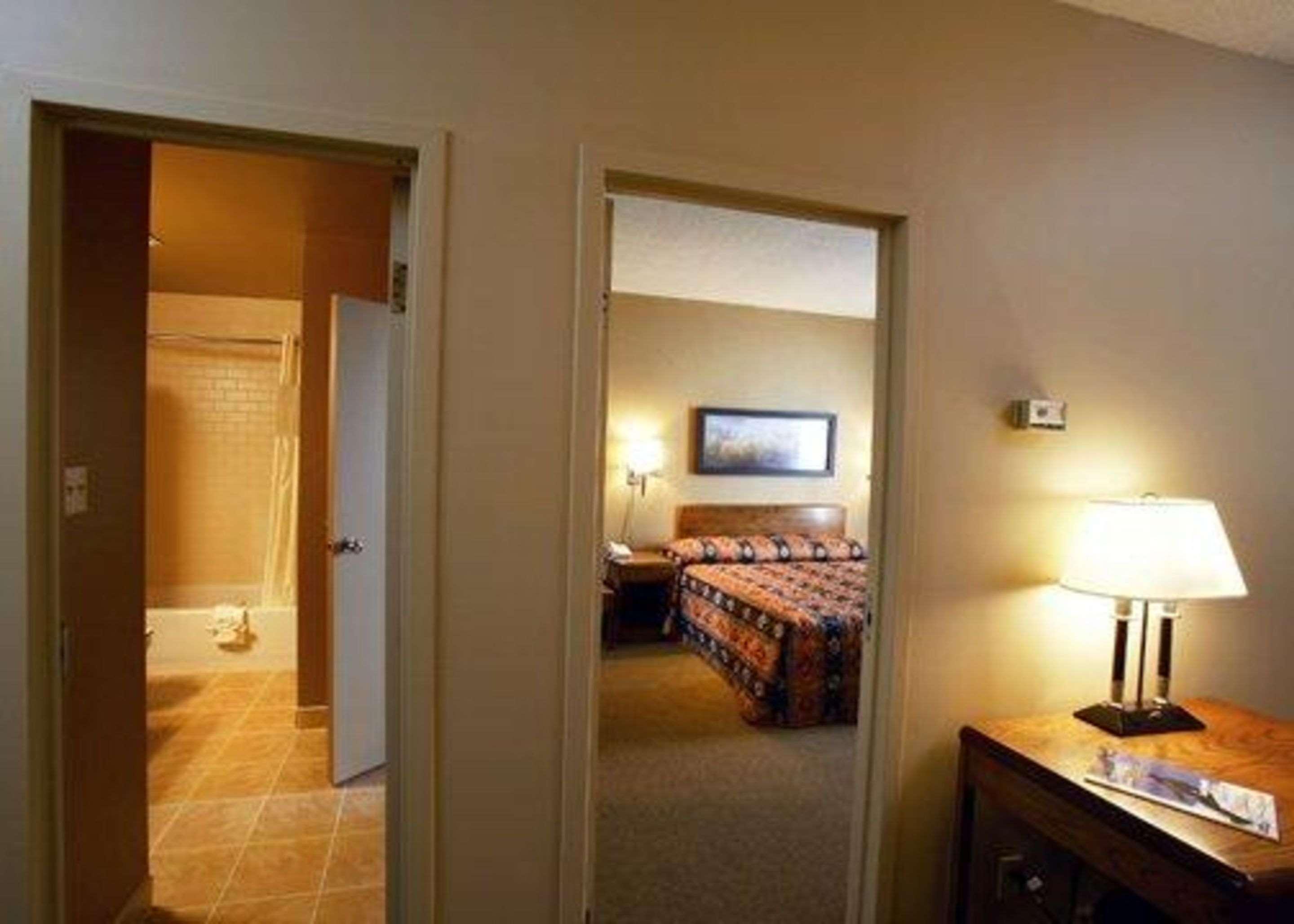 Quality & Pe Trudeau Airport Hotel