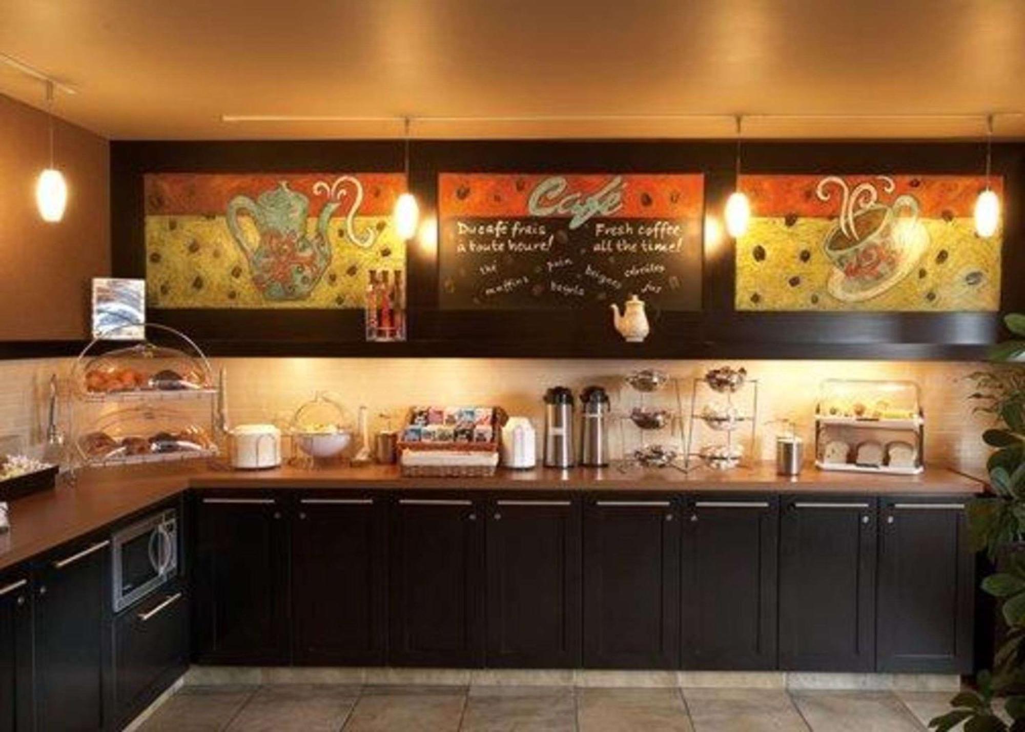 Quality & Pe Trudeau Airport 3*