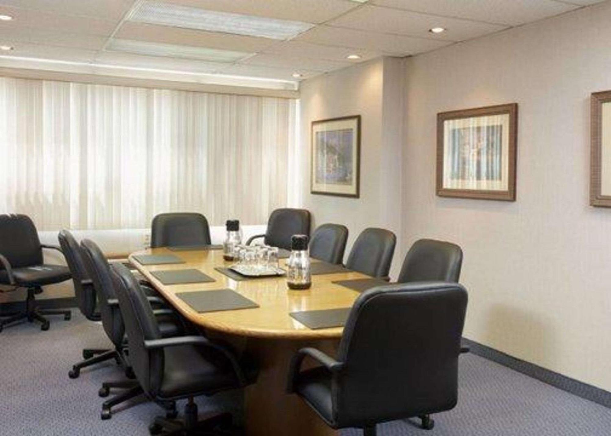 Quality & Pe Trudeau Airport Hotel