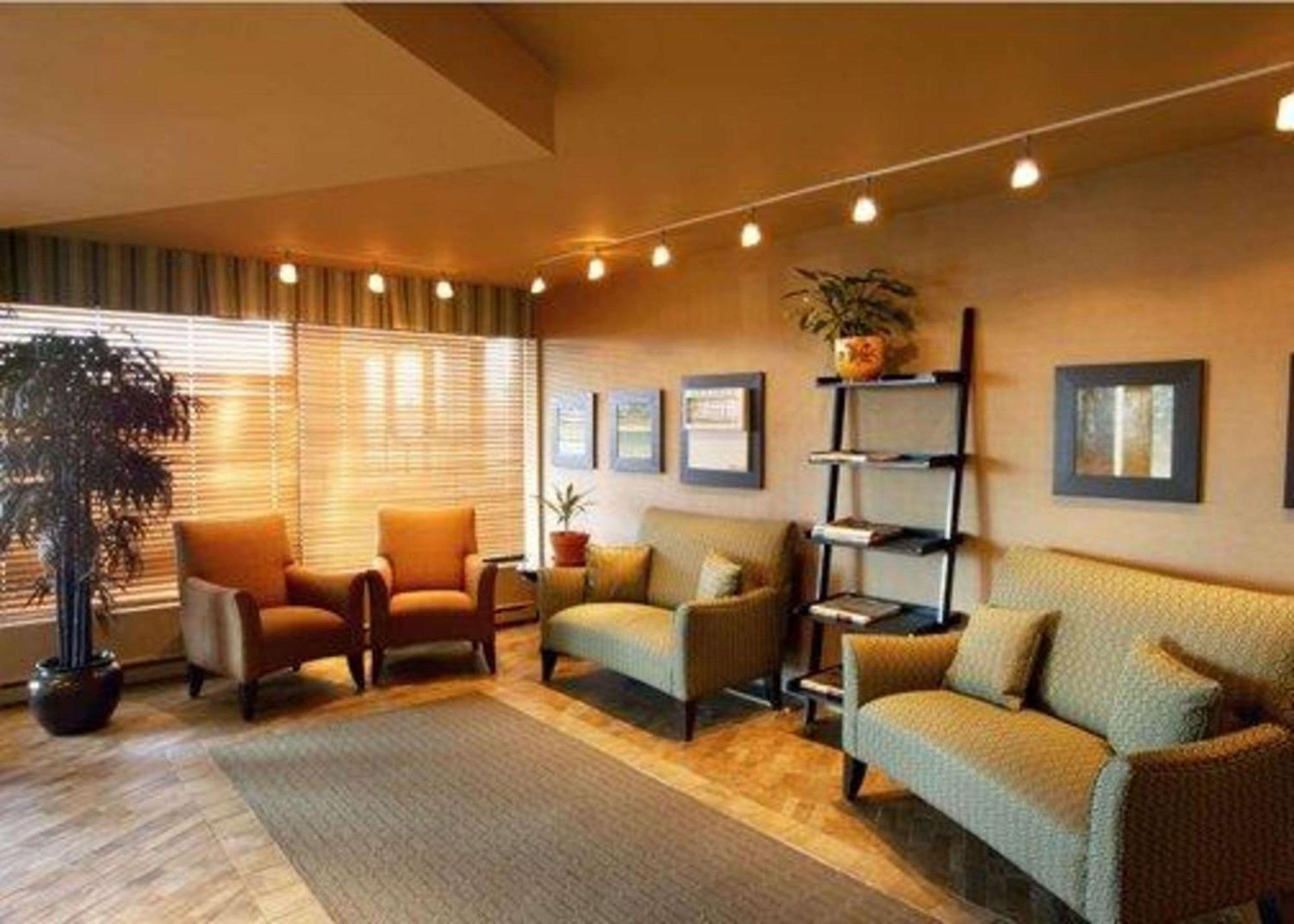Quality & Pe Trudeau Airport Hotel 3*