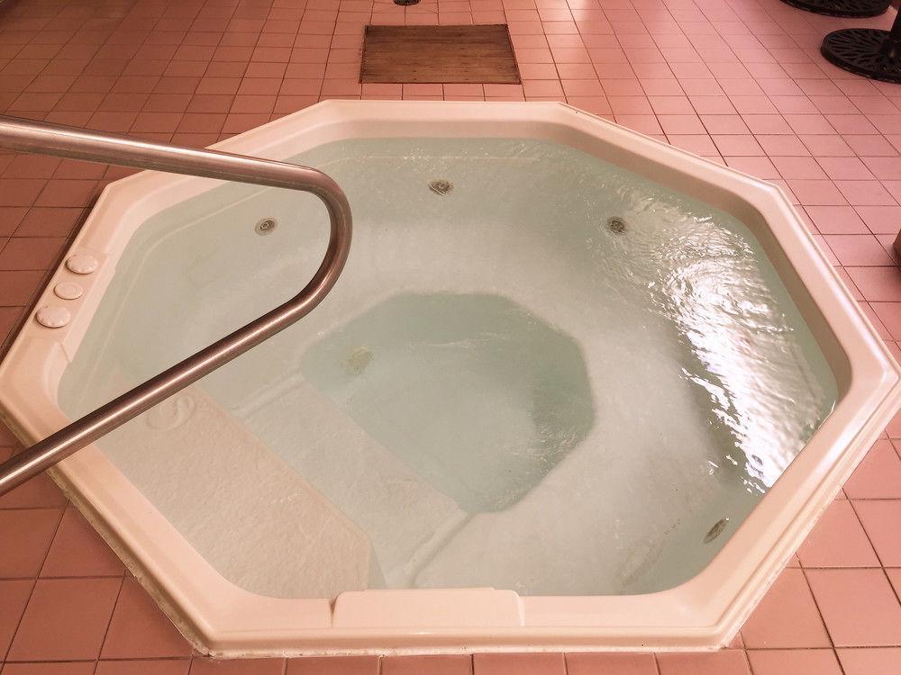 Hotel Quality & Pe Trudeau Airport