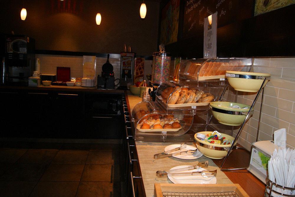 Quality & Pe Trudeau Airport Hotel 3*