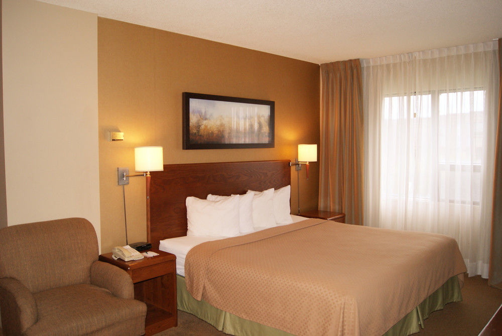 Hotel Quality & Pe Trudeau Airport Dorval