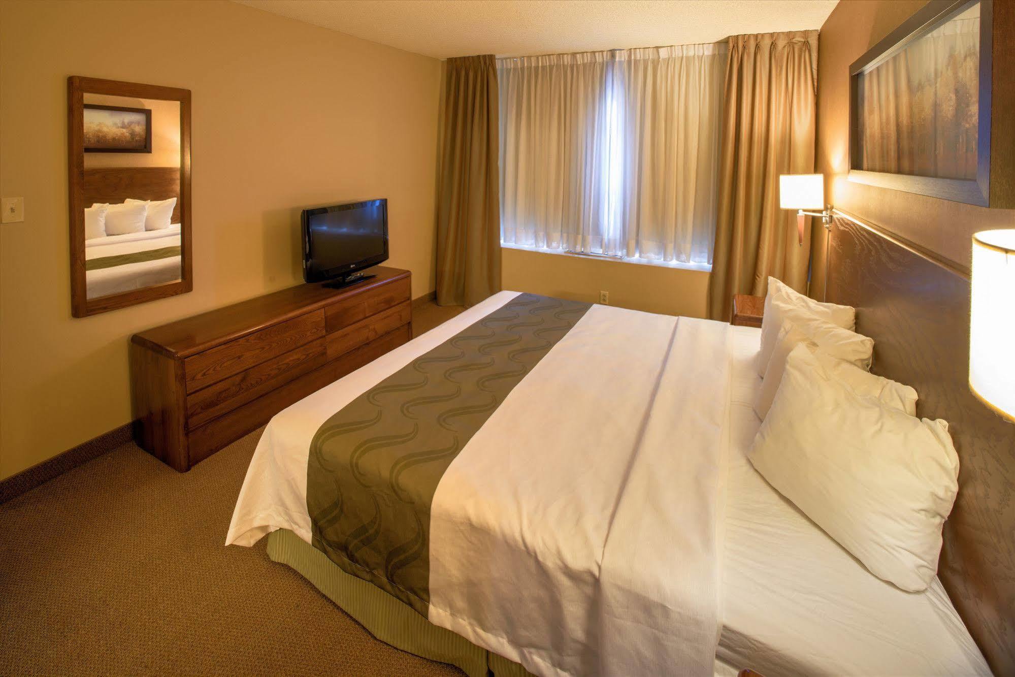 Quality & Pe Trudeau Airport Hotel Dorval